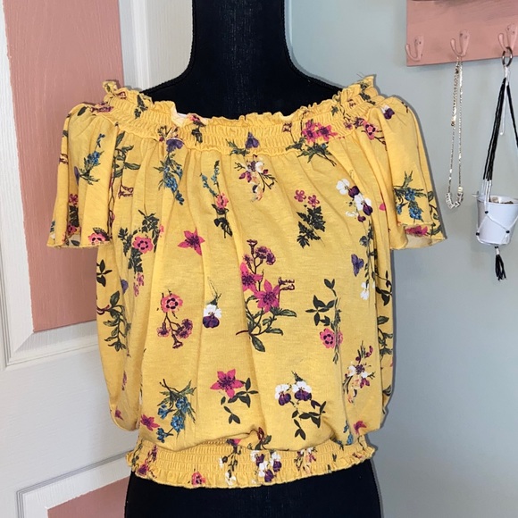 Off the Shoulder Yellow Floral Shirt - Picture 2 of 3